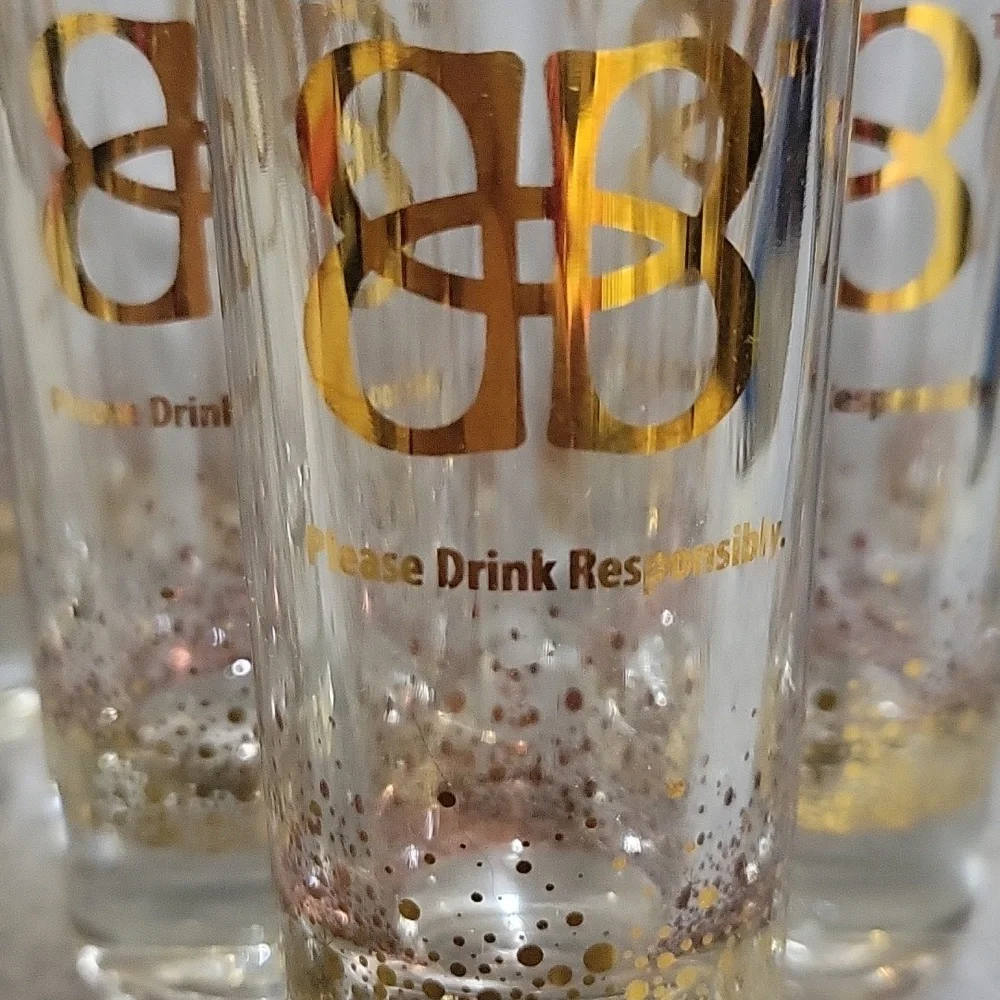 Bailey's Elegant Gold and Clear Shot Glass Set Of 8 EUC - Picture 2 of 3